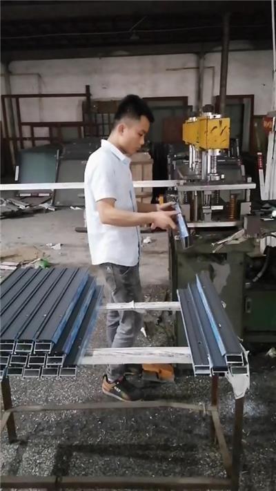 伟鑫门窗生产制造视频